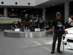 一階中央展示ブース