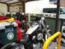 高山の宮川沿いの二輪車Ｐ