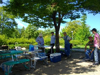 設営完了し木陰で休憩