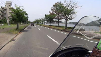 引佐細江の湖沿いを走る
