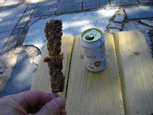 飛騨牛串焼きとノンアルコールビール