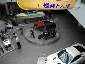 二階より一階中央ブースを撮影