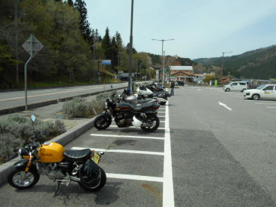 どんぐり二輪車置き場のバイク達