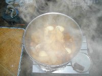 湯気があがる鍋