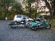 駐車場のバイクを確認