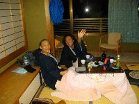 二次会は部屋のこたつの中で