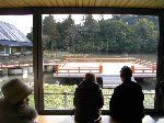 池に浮かぶ奉納舞台