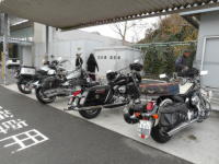 仲間達三名が揃う、一台は千葉のライダーのもの。