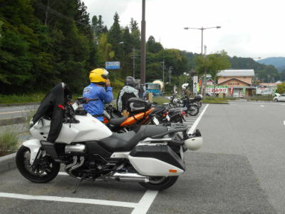 ライダーが集まりだした