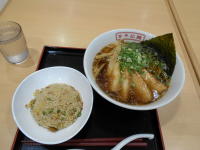 朝からラーメンにチャーハン