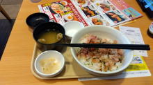 ねぎとろ丼で昼飯