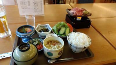 晩飯は飛騨牛陶板焼き定食？