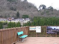 道の駅木曽福島のテラスからは御岳神社が見える