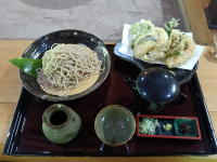 天ぷら付きざるそば、旨い。