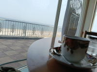 店内から三河湾が一望