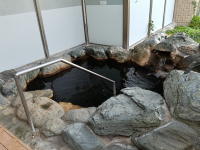 露天風呂の黒い湯